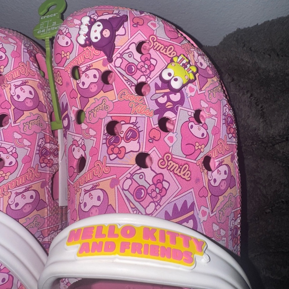 Hello Kitty Crocs - Picture 3 of 5